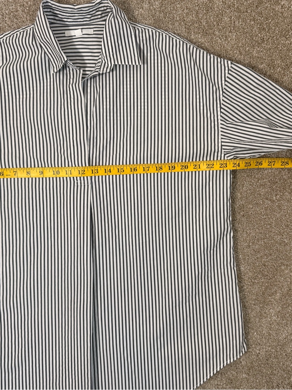 Uniqlo Striped Dark Gray and White Button-Front Shirt Women’s Size L - Picture 4 of 13